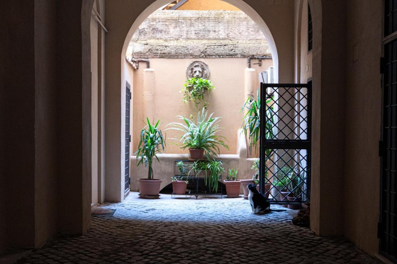 Red Heart In Trastevere - Collection *